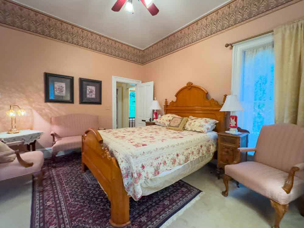 A Victorian style room decked out in shades of pink