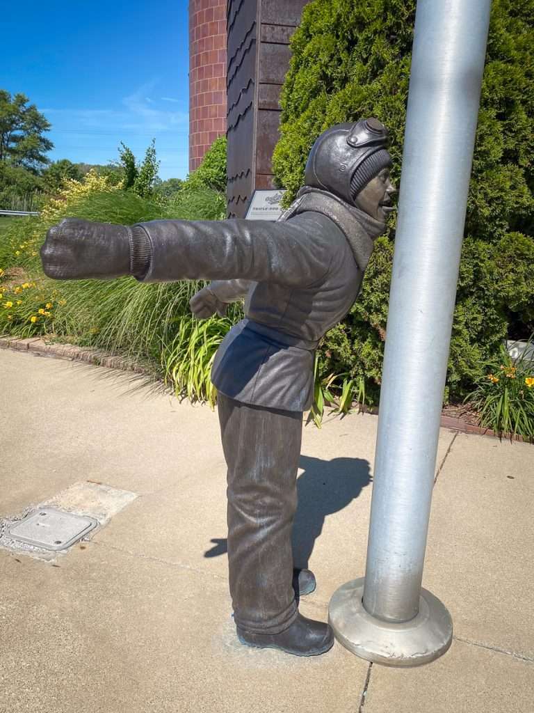 Pole Licker statue in Hammond, Indiana, one of the quirky roadside attractions in northern Indiana