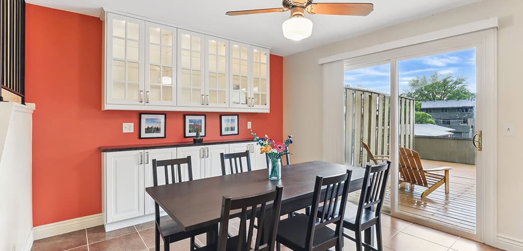 166 Windsor Slider Dining Deck