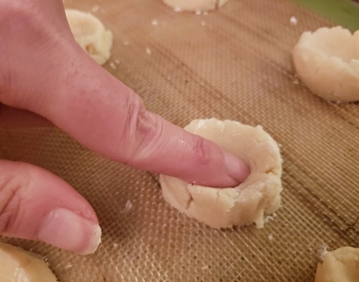 Make well in cookies