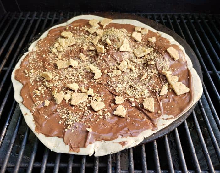 Sprinkle on graham crackers