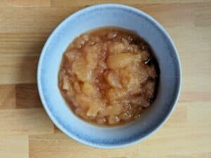 Image shows delicious applesauce in a bowl