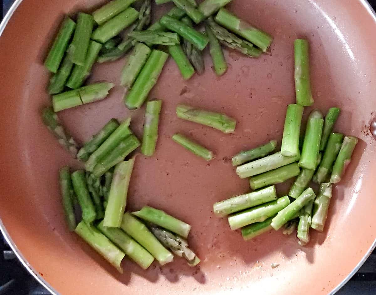 Pan of sauteed asparagus.