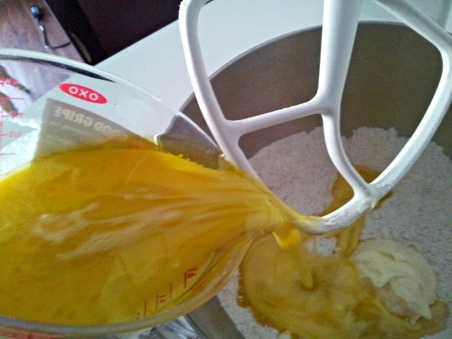 Adding liquid ingredients into dry ingredients for quick bread
