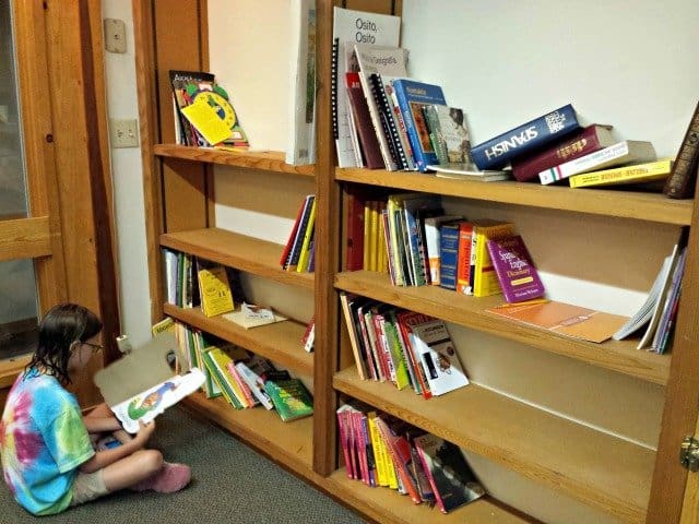 A library at El Lago del Bosque