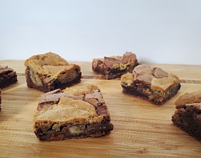 Simple candy bar brookies