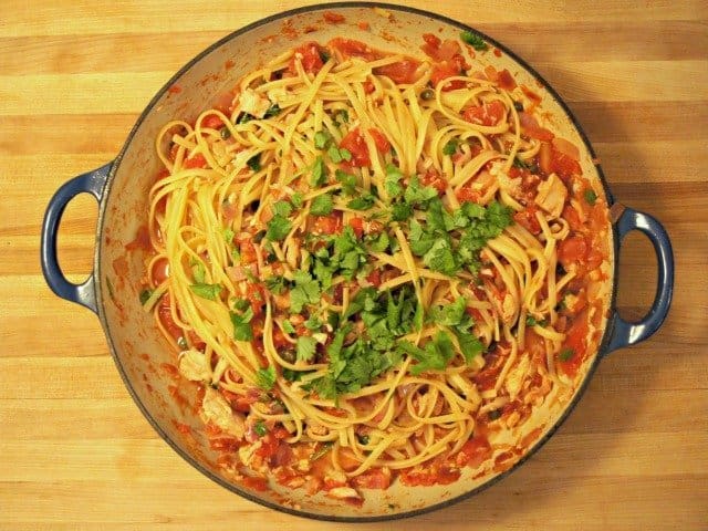 Tuna and tomato pasta in the pot