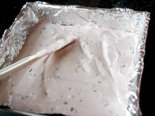 Add filling to cheesecake crust