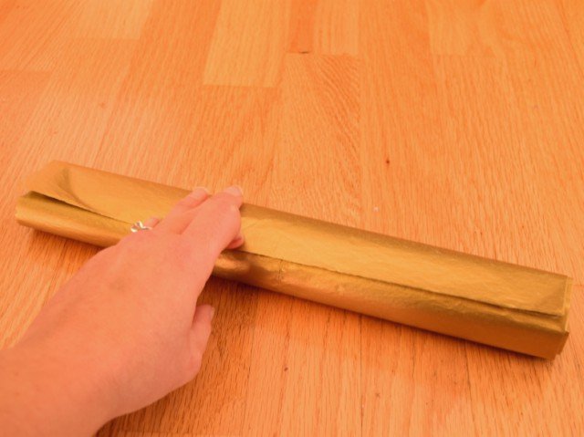 Roll popper in tissue paper