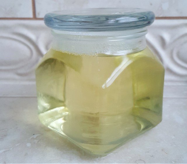 Easy DIY bubble bath with essential oil