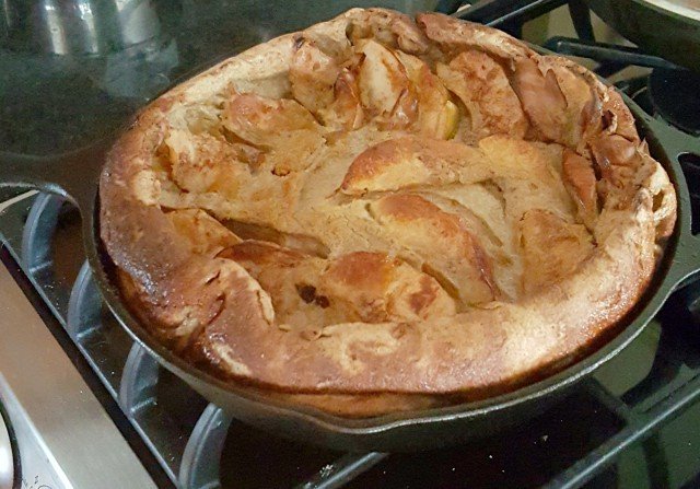 Homemade apple pancake pannekoeken