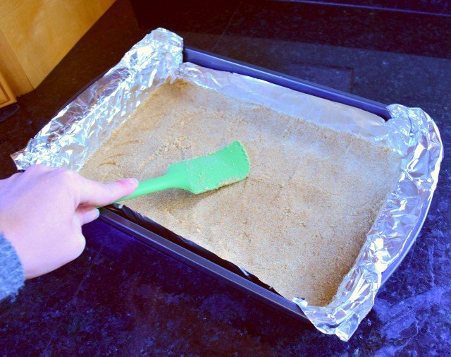 Press graham crust into 9x13 pan