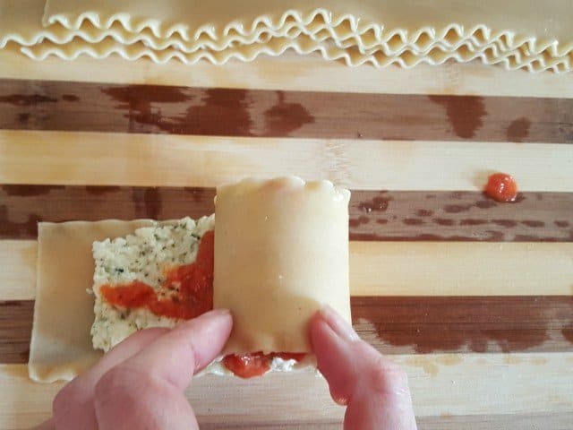 Roll up lasanga rolls gently
