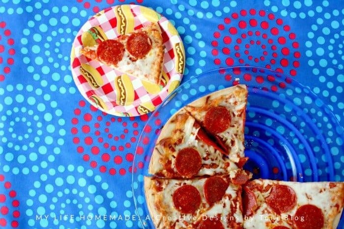 Family pizza game night