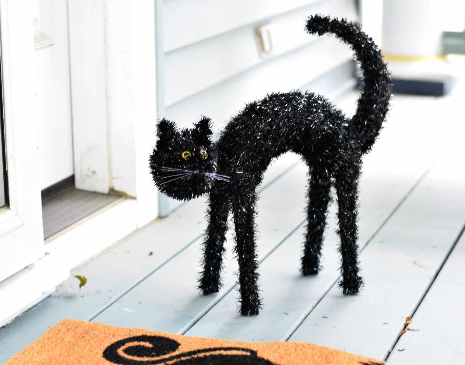 Perfect inexpensive Halloween front porch decor ideas