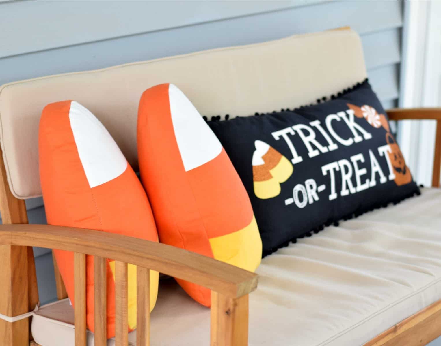 Perfect Halloween pillows for outdoor decor