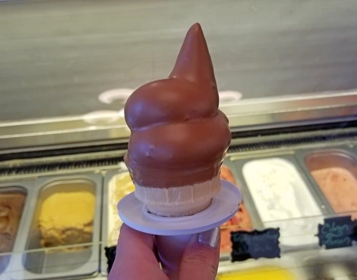 Purchase ice cream at the chocolate shop