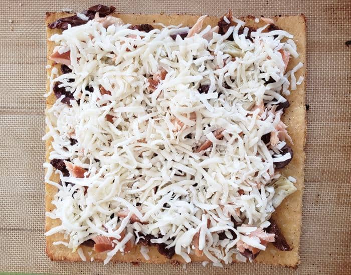 Cheese unbaked pizza