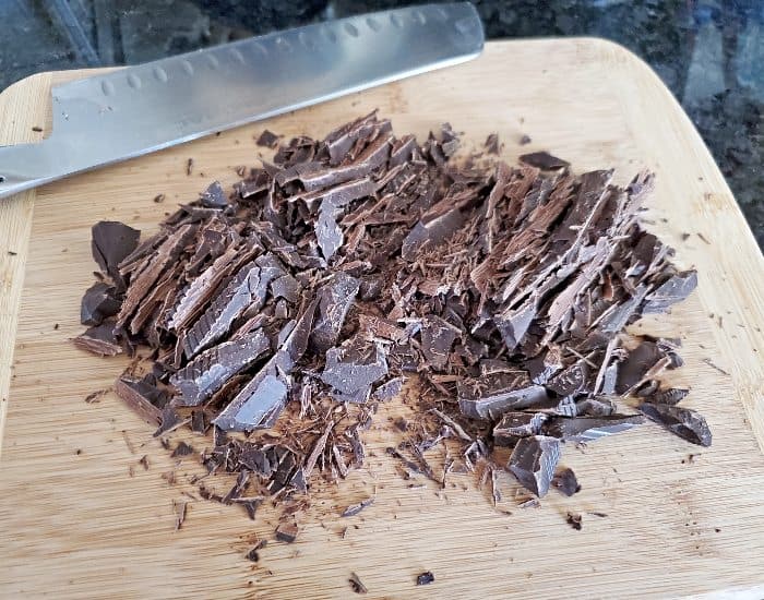 Chop chocolate