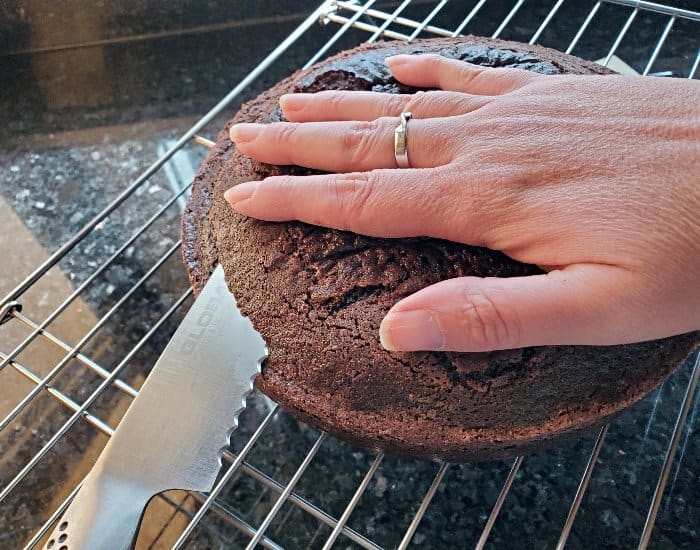 Slice rounded top of cake