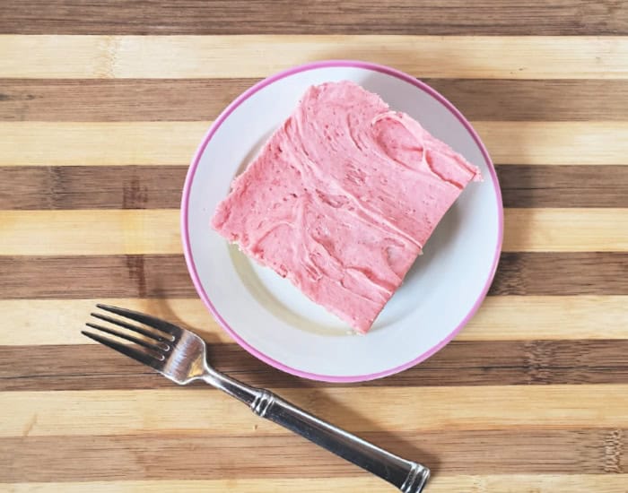 No dye strawberry frosting