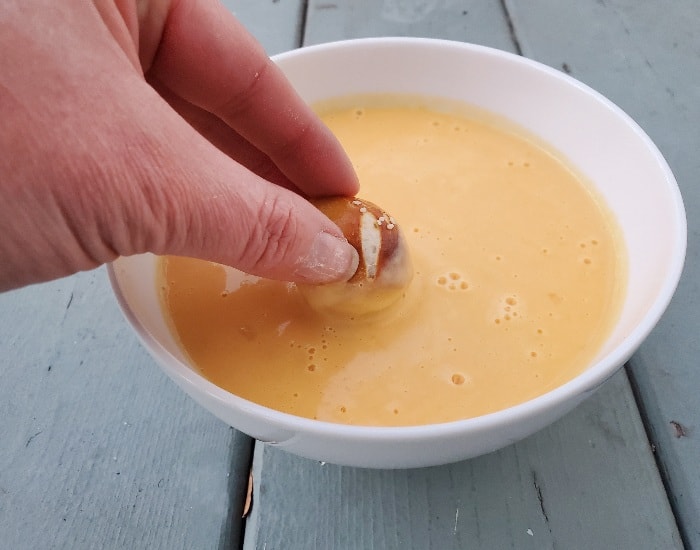 Dipping pretzel bites