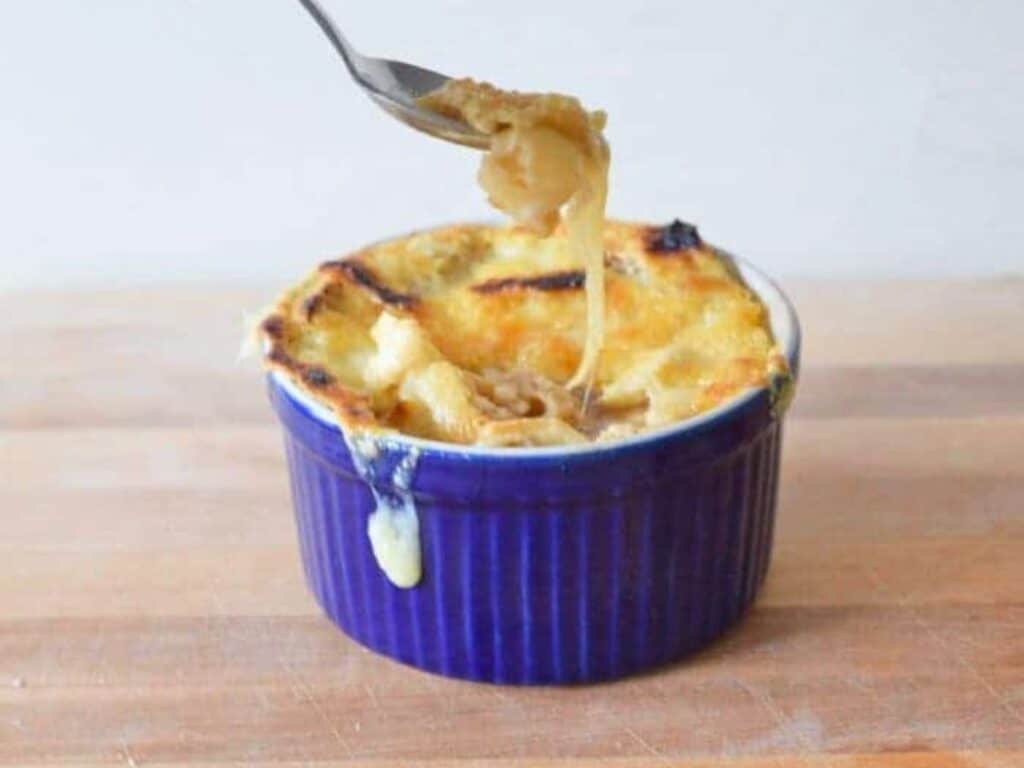 Image shows yummy French onion soup.