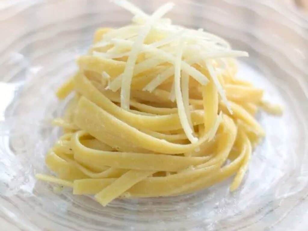 Image shows delicious cacio e pepe.