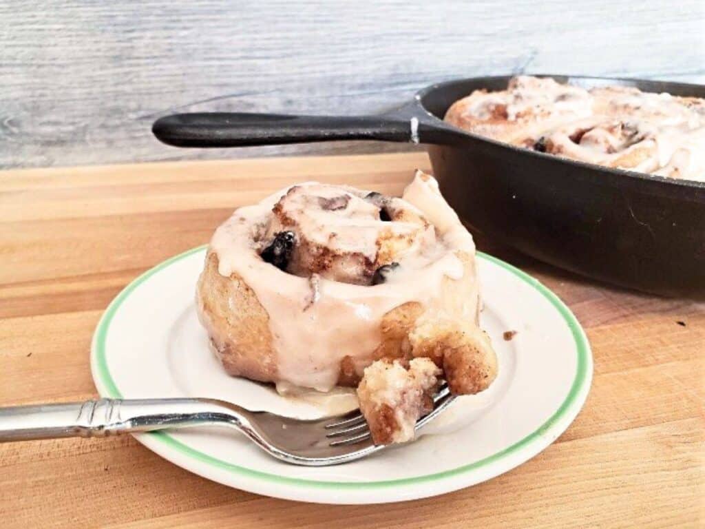 Image shows easy to make no yeast cinnamon rolls.
