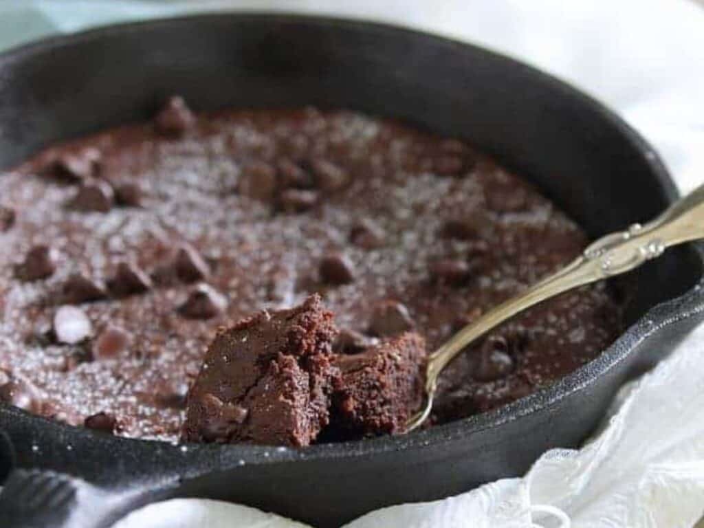 Image shows irresistible fudgy skillet brownie.