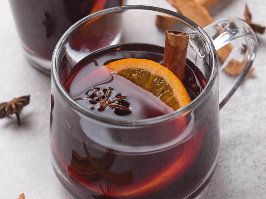 Image shows slow cooker mulled wine recipe.