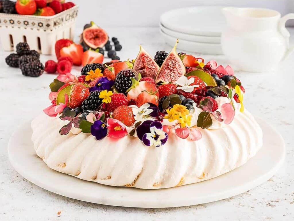 Image shows easy pavlova recipe.