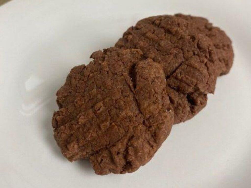 Image shows yummy quick pudding cookies,