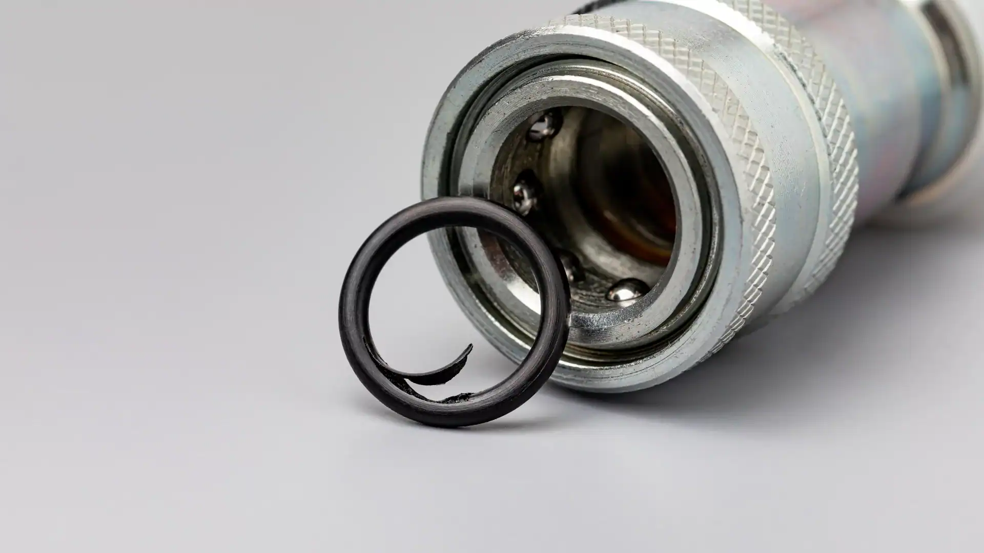 Hydraulic oil Contamination in your hydraulic system - Image 1