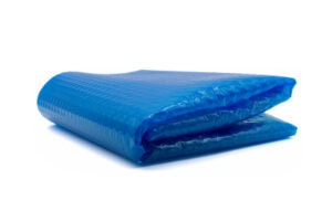 Hot tub solar blanket designed for effective temperature retention and energy savings