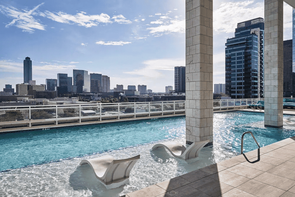 Luxury rooftop pool with city skyline views in Houston EB5 investment project. Ideal for investors seeking premier real estate opportunities in Houston.