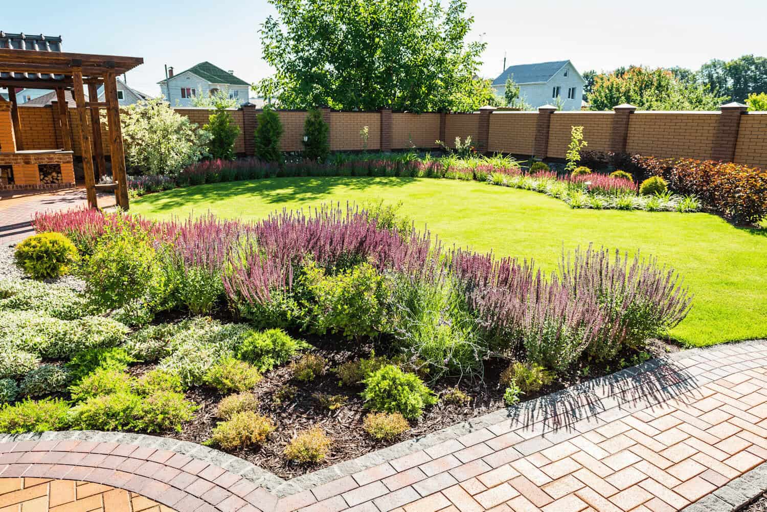 beautiful landscaping with beautiful plants1500