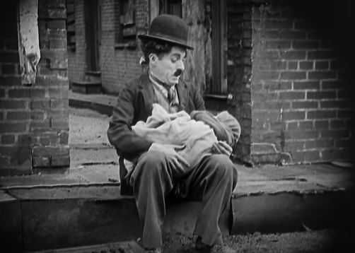 Charlie Chaplin finds a baby - Charlie Chaplin and Kid (1921)