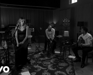 Carly Pearce “29” – Funny music video