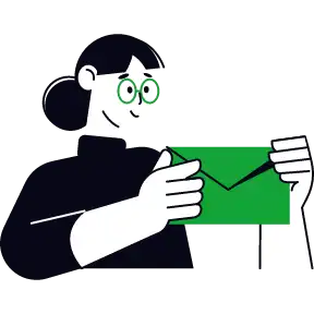 Kvinde med grøn konvolut, smilende og glad, som sender eller modtager post.