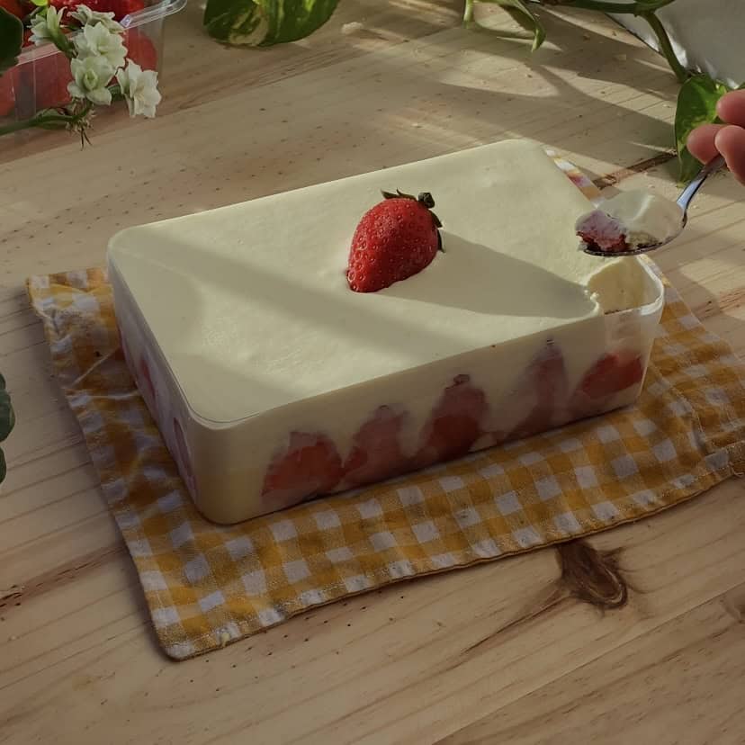 Layered strawberry tiramisu with fresh strawberries, mascarpone cheese, and soft ladyfingers in a creamy, no-bake dessert