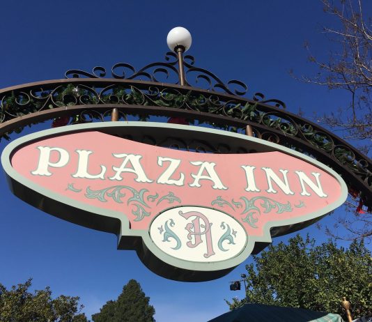 Plaza Inn Sign scaled