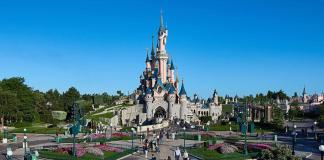 n026965 2023jul07 world sleeping beauty castle and main street usa panoramic view 16 9 tcm795 195076w 1280p 1