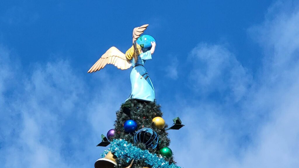 Disney Prepares for Festival of the Holidays at Epcot with Jolly Holiday Decorations 17 316038452 2750912635046325 1238082645052046261 n