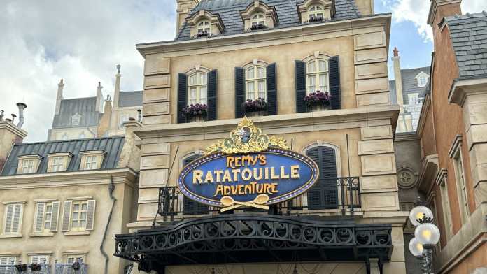 waiting-in-line waiting in line