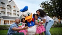 4 Ways To Find Disney Characters At Walt Disney World Hotels! Disney Characters