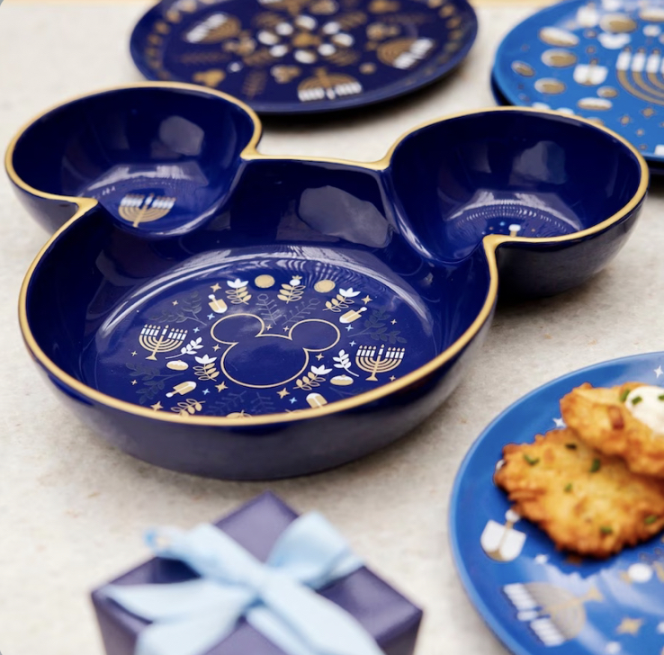 Magical Disney Holiday Decor You Need For Your Home! 10 Disney Holiday Decor