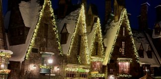 universal holiday decorations hogsmeade 1