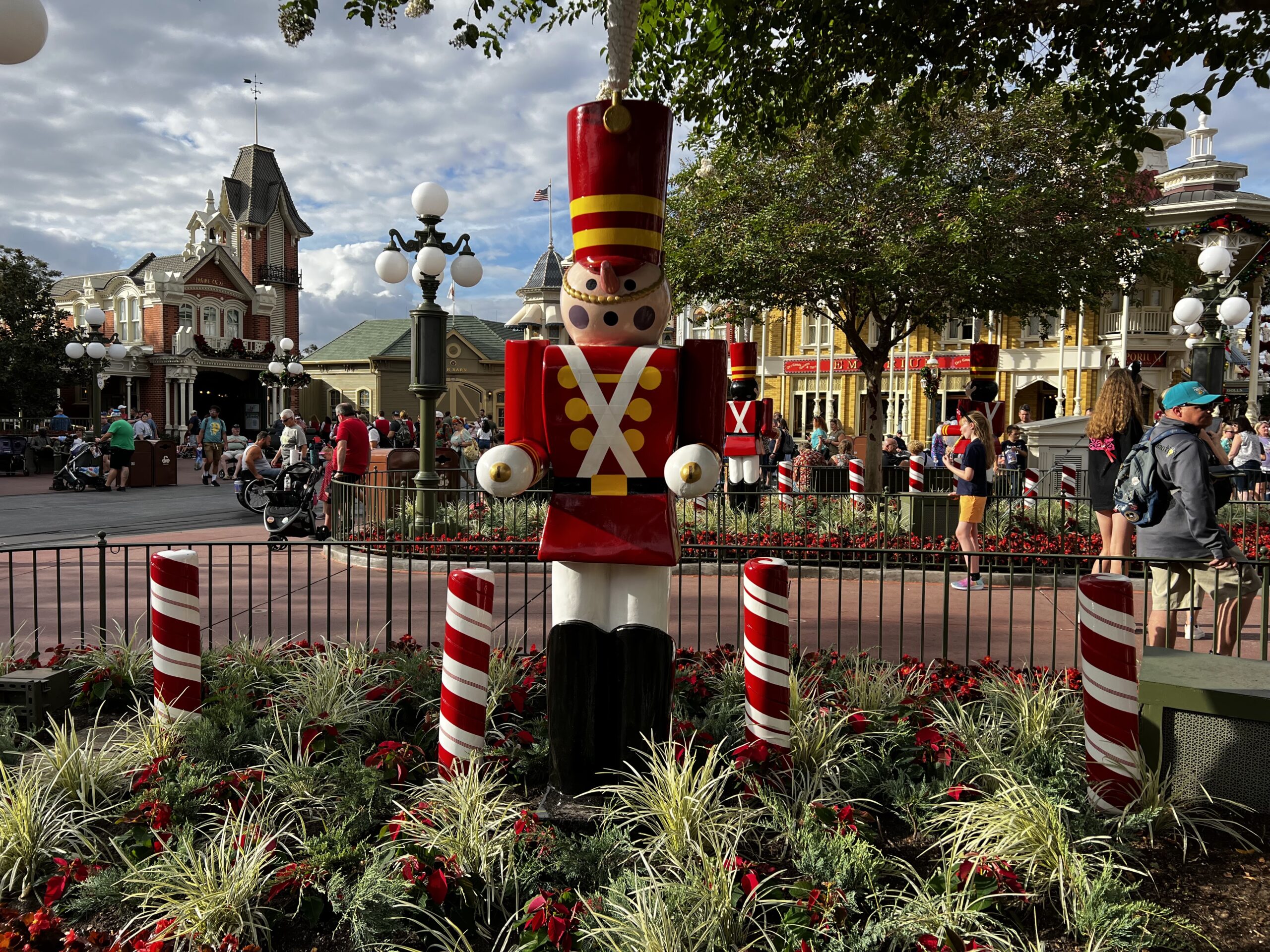 visit walt disney world during holidays cover
