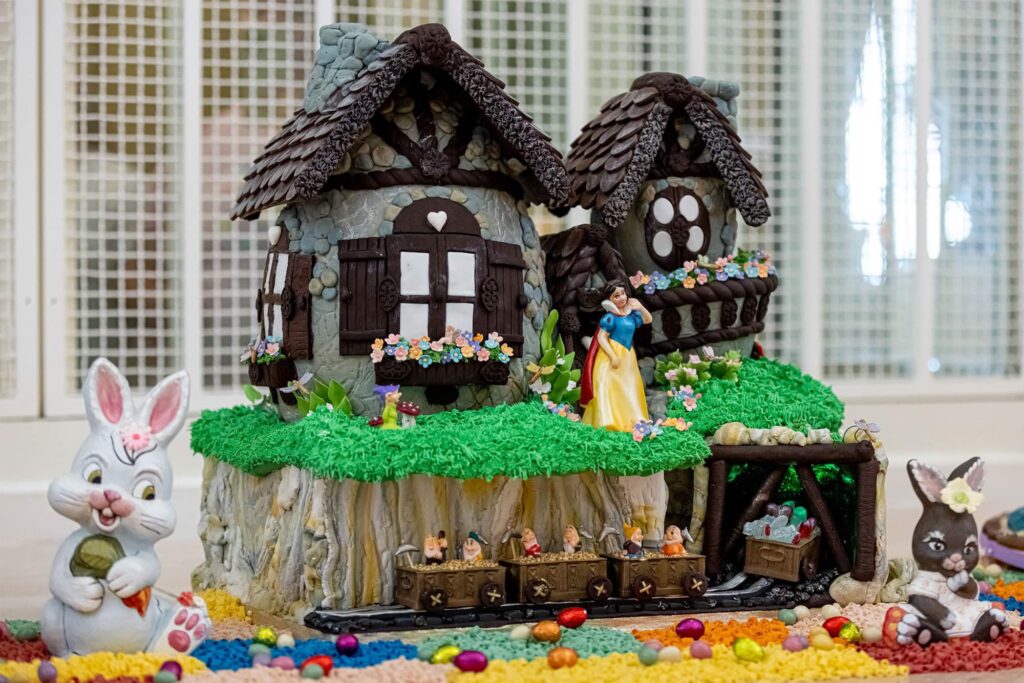 Easter Egg Displays And Grand Cottage Are Coming Back To Walt Disney World! 4 Easter Egg Displays